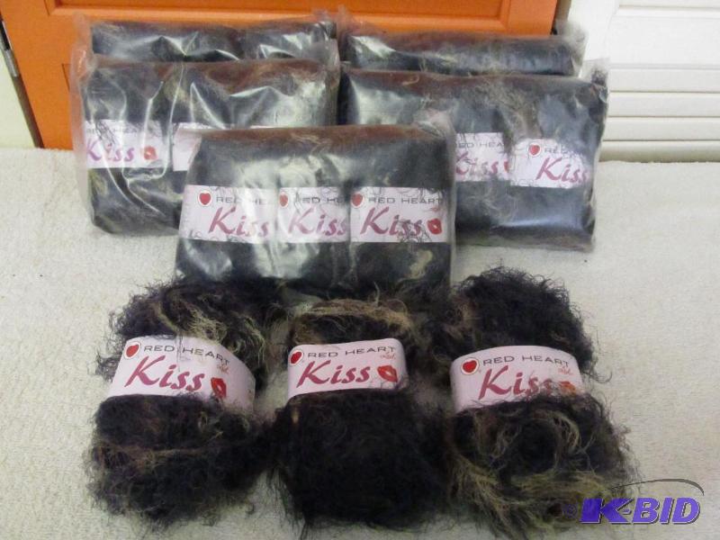 lot 87 image: 18 Skeins of Yarn
