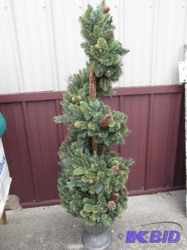 lot 10 image: Serpentine Faux Pine Tree - with lights