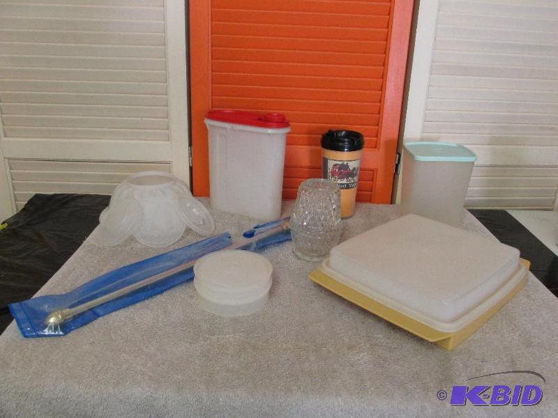 lot 104 image: Large Group of Kitchen Items.