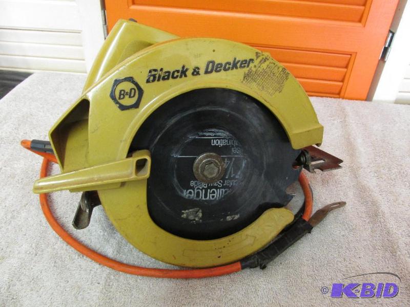 lot 118 image: Black and Decker Circular Saw