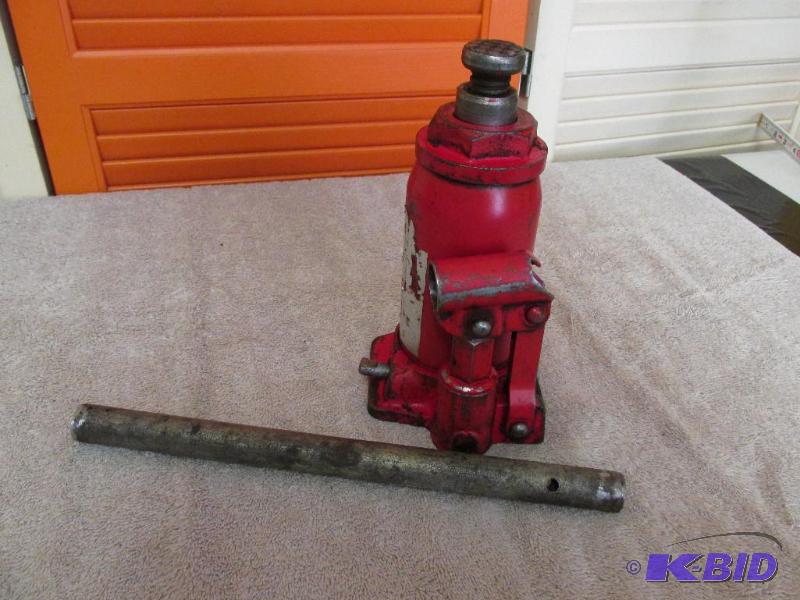 lot 121 image: Hydraulic Jack