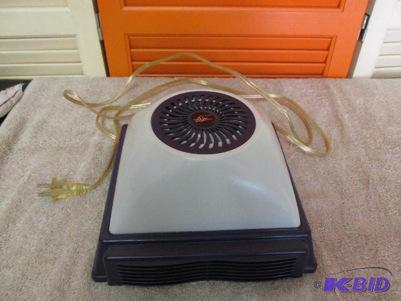 lot 122 image: Air cleaner