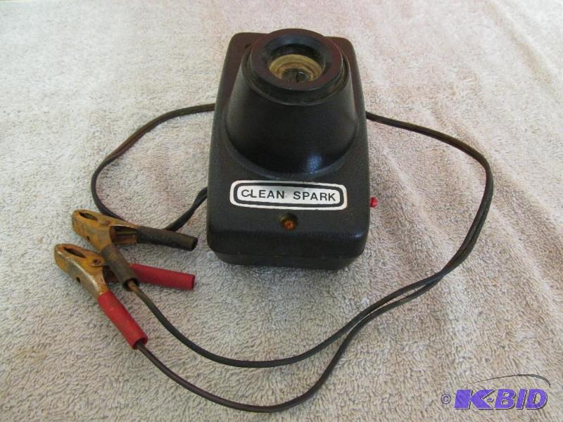 lot 123 image: 12 Volt Spark Plug Cleaner.