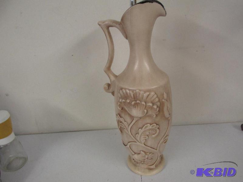 lot 21 image: Beautiful Vintage Royal Haegar Pitcher
