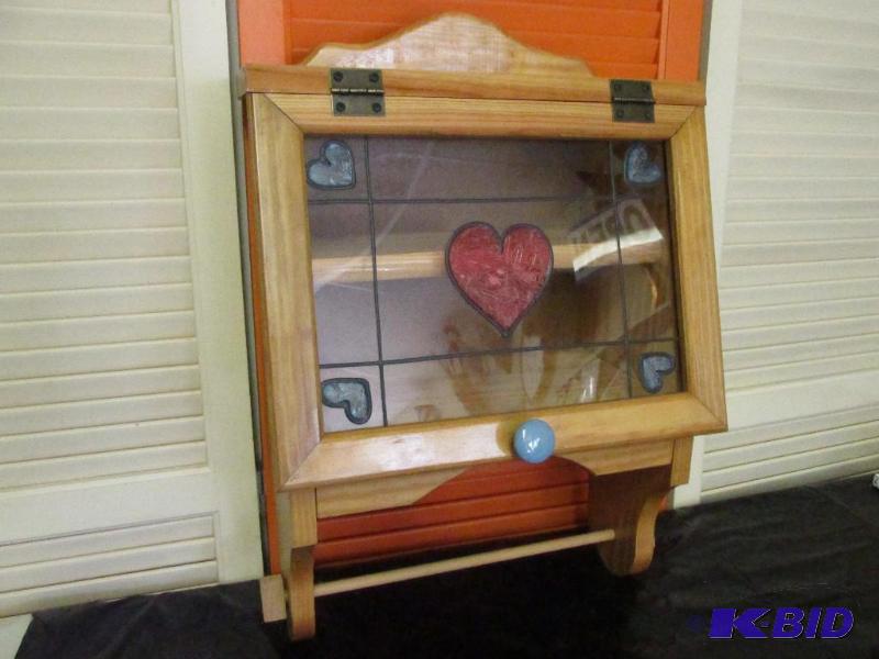 lot 32 image: Wooden Shelf with Towel Bar.