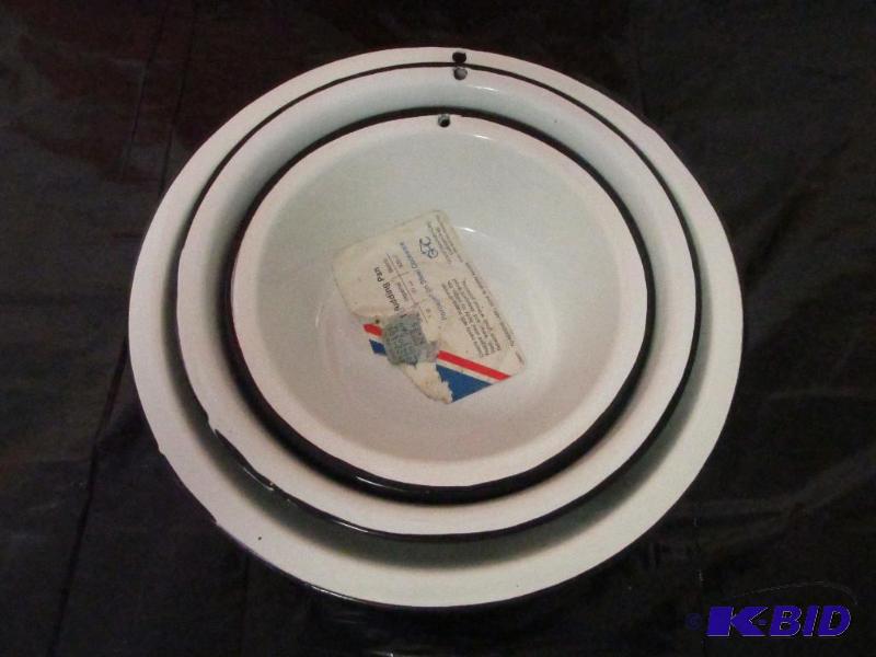 lot 33 image: Four New White Enamel Pans
