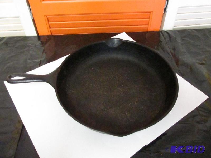 lot 36 image: Large Cast Iron Pan