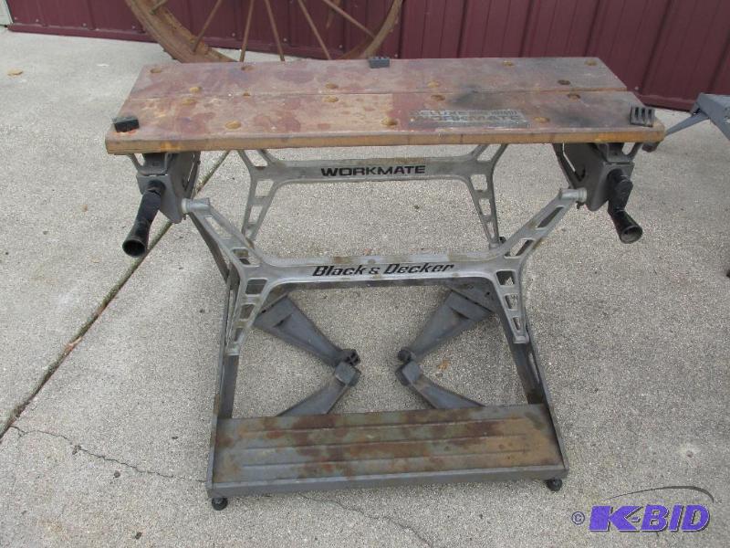 lot 4 image: Black and Decker DELUXE DUAL HEIGHT WORKMATE TABLE VICE
