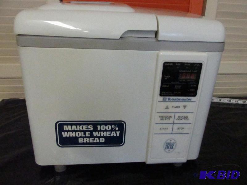 lot 40 image: Toastmaster Bread Maker