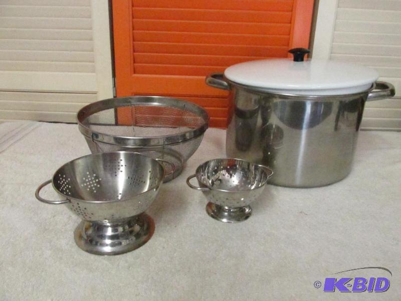 lot 46 image: Group of Kitchen Items.