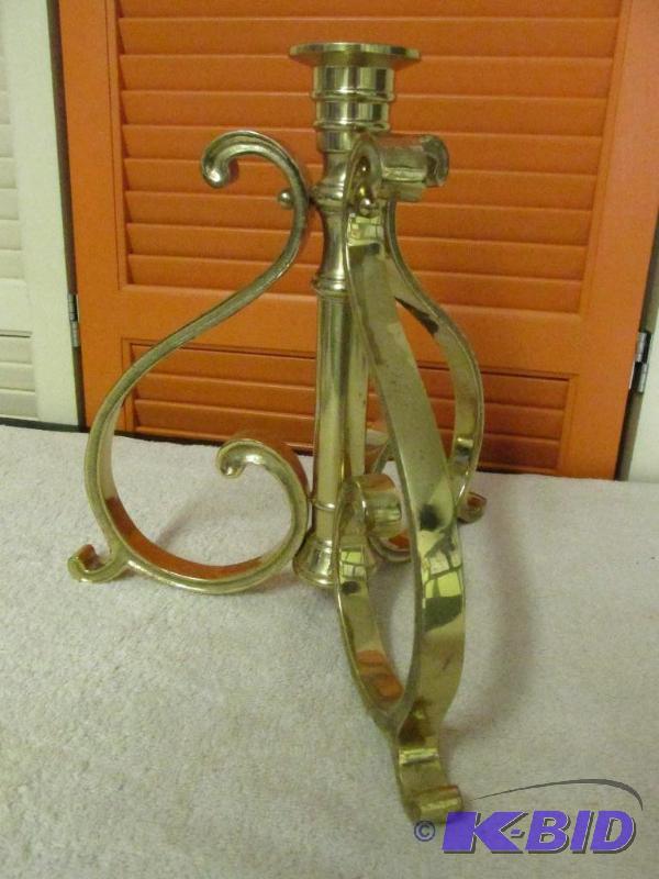 lot 47 image: Vintage Heavy Brass Candle Holder
