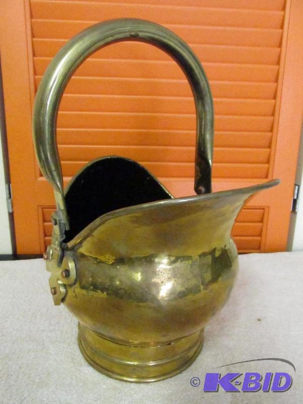 lot 48 image: Vintage Brass Coal Bucket Scuttle