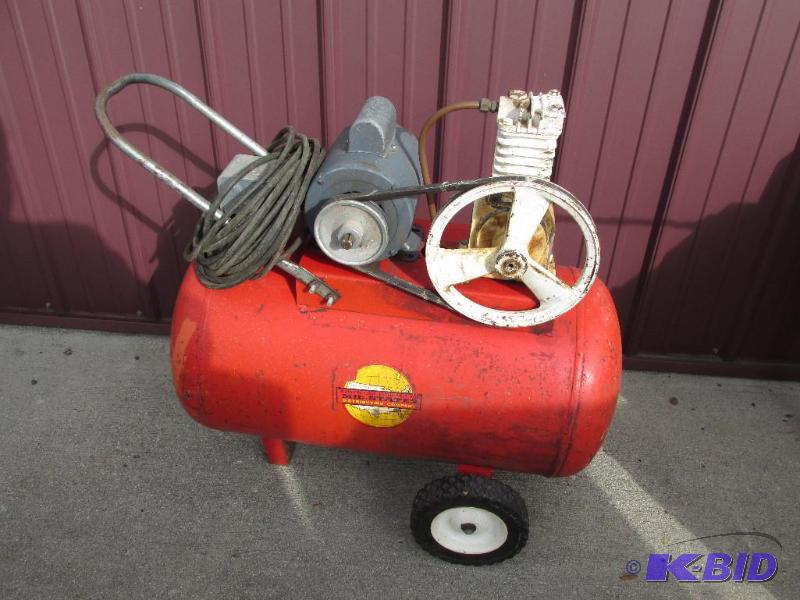 lot 6 image: Air Compressor