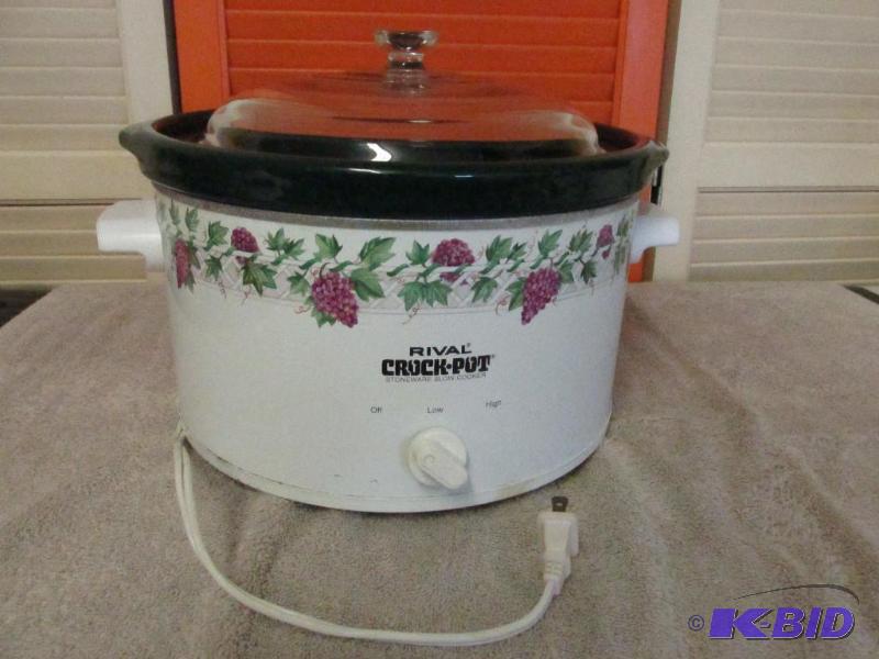 lot 66 image: Rival Crock Pot