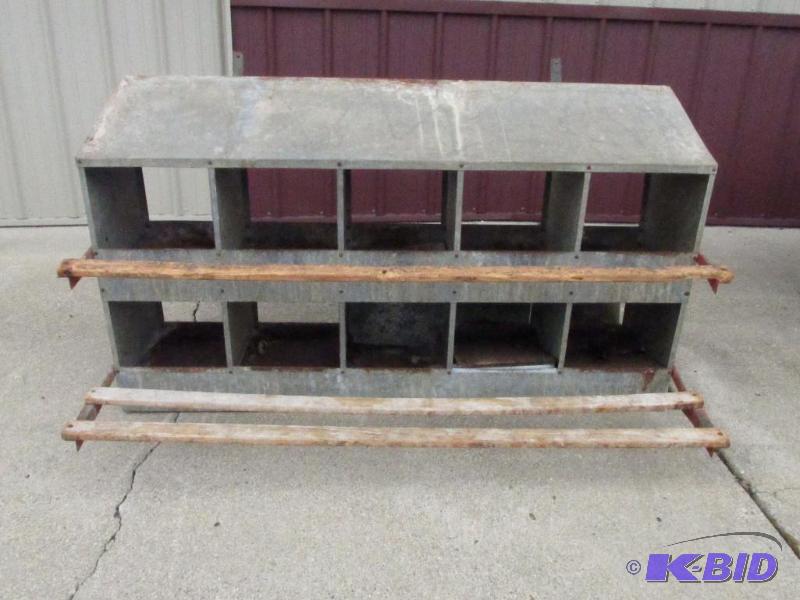 lot 7 image: Vintage Chicken Nester
