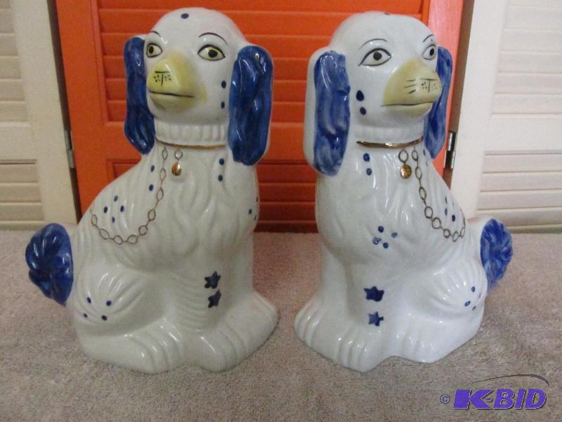 lot 73 image: Pair of Chinese Ceramic Dogs