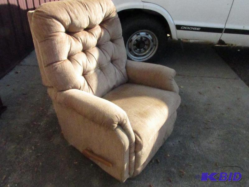 lot 75 image: La Z Boy Recliner