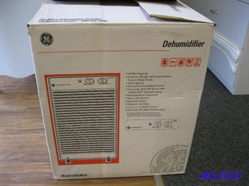 lot 2 image: GE dehumidifier looks newunused....