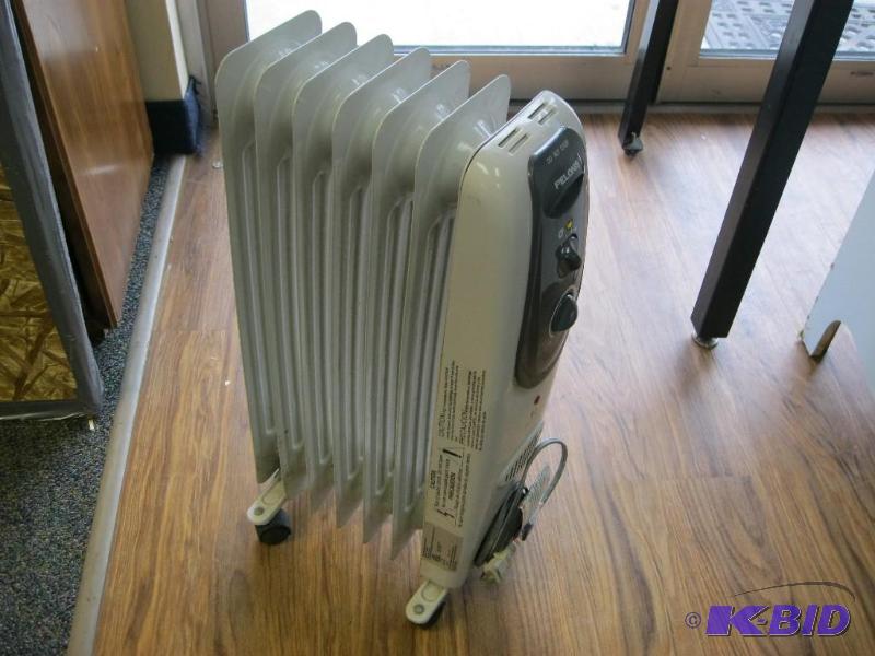 lot 4 image: Portable Electric Heater....