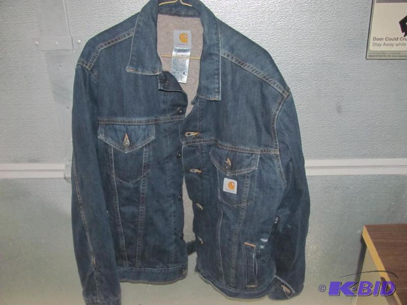 lot 27 image: This NEW Authentic Blue CARHARTT Sherpa-Lined...