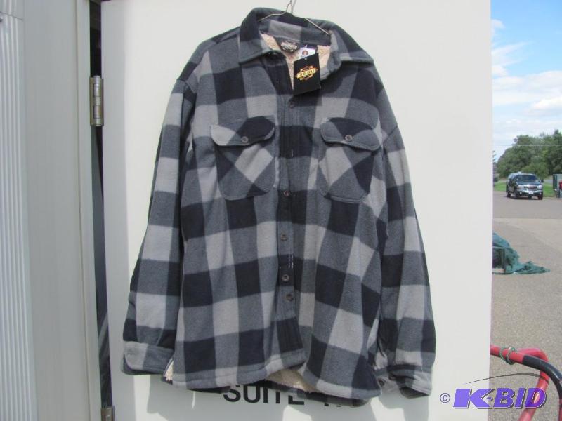 lot 28 image: Heres another great fall jacket NEW GUIDE G...
