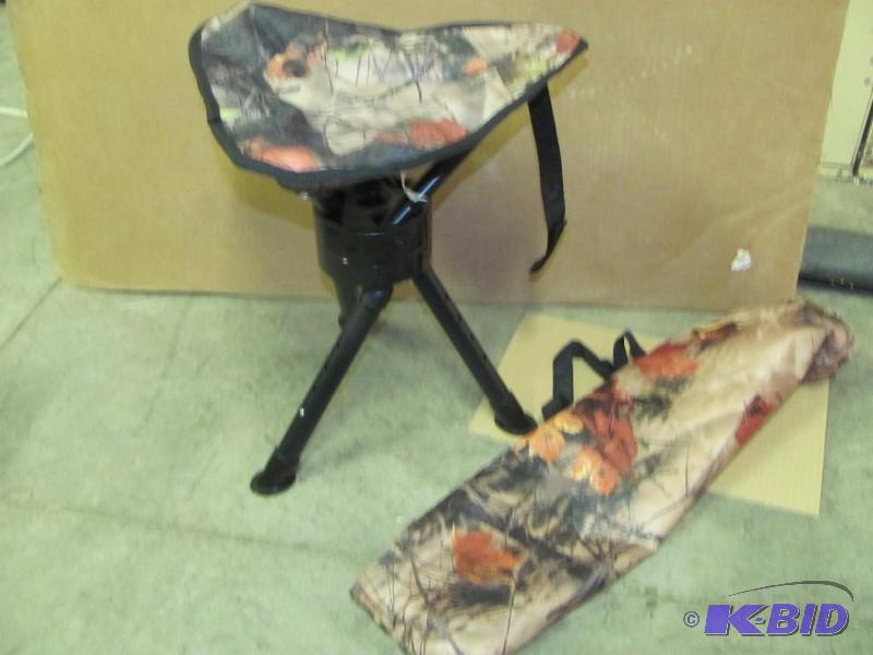 lot 50 image: This NEW Camo GUIDE GEAR Tripod Swivel Stool ...