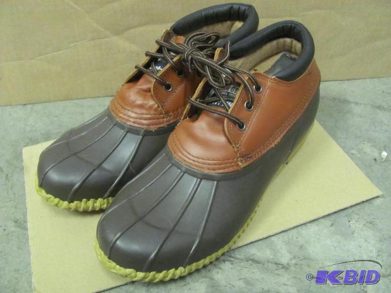lot 59 image: These 200-Gram 3-Eye Boots from GUIDE GEAR ar...