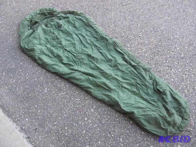 lot 64 image: This US Military Patrol Modular Sleeping Bag ...