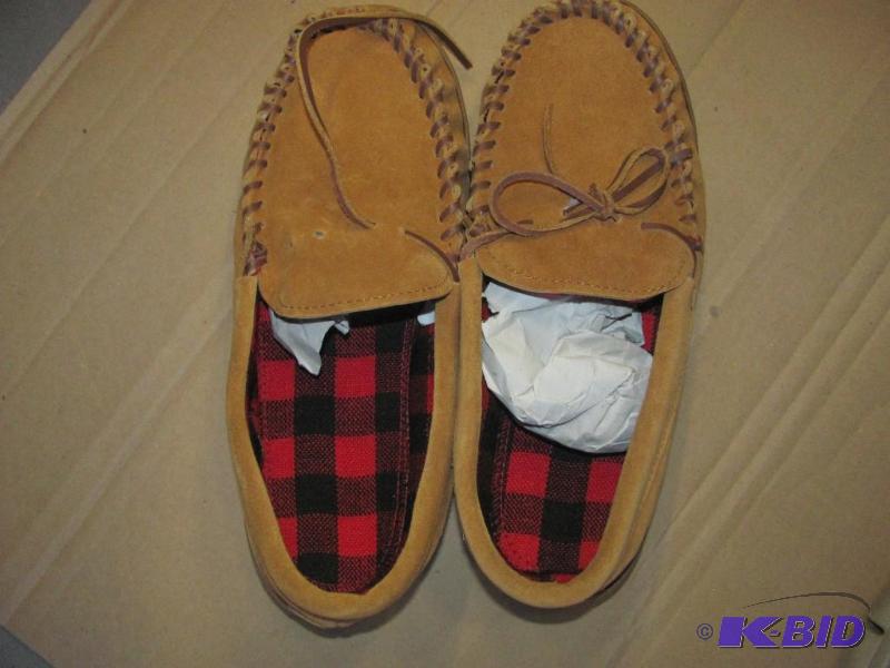 lot 67 image: NEW or very gently used pair of GUIDE GEAR Mo...
