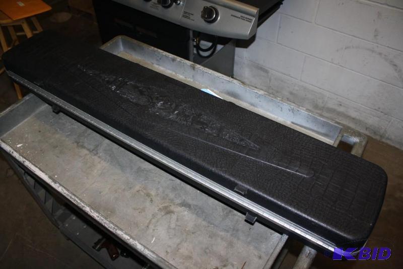 lot 12 image: Gun Guard hard side case with metal latches a...