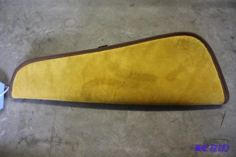 lot 159 image: Lot of (1) Moose Brand soft side gun case. Ye...