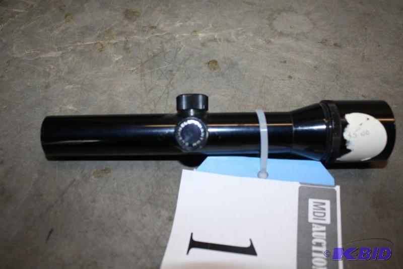 lot 185 image: Lot of (1) Bushnell Magnum Phantom 1.3x scope...