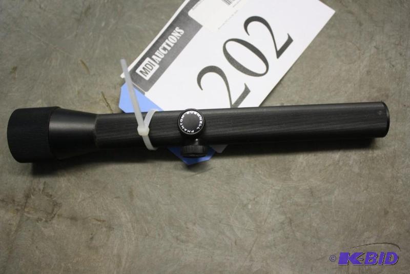 lot 202 image: Bushnell Phantom 2 2.5x scope. Black finish....
