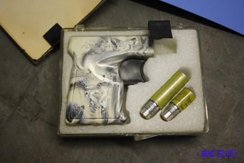 lot 203 image: Lot of (1) Apache Security Compact tear gas g...