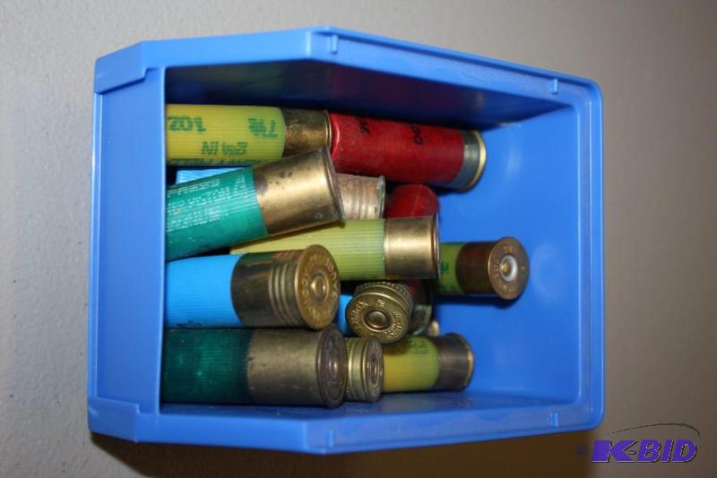 lot 281 image: Miscellaneous 12 and 20 gauge shotgun shells,...