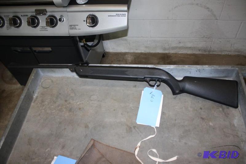 lot 29 image: Crosman .177 CAL Pellet Gun. Black...