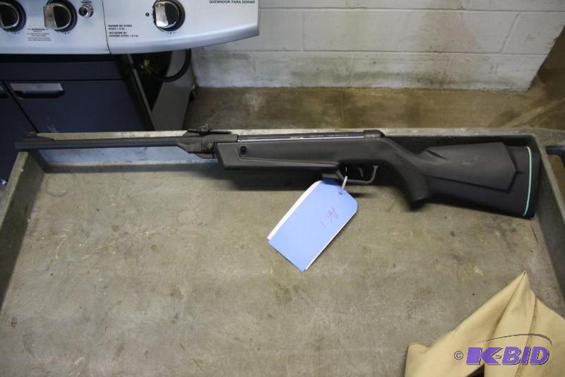 lot 32 image: Gamo &quotCadet Delta" .177 CAL Air Rif...