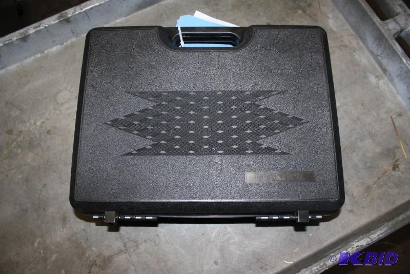 lot 39 image: Doskocil hard side gun case. Black 16 12&quo...