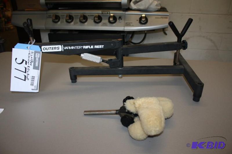 lot 577 image: Outers Varminter Rifle Rest with pads black...