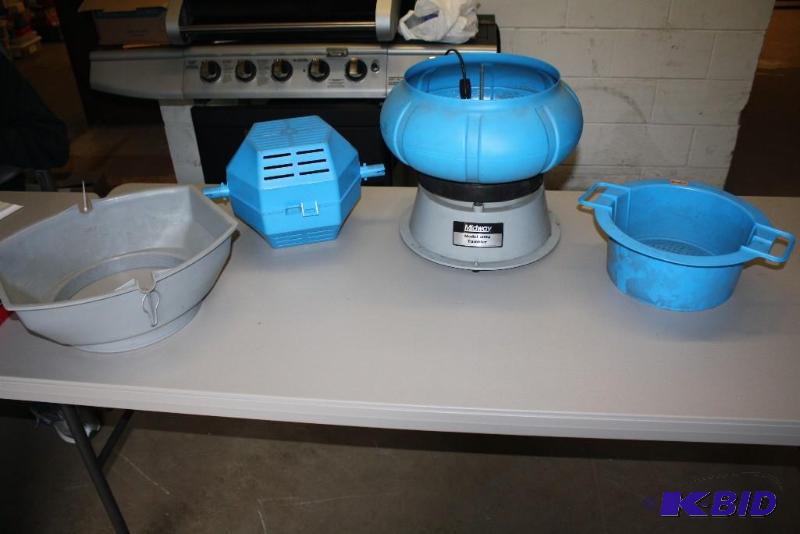 lot 583 image: Midway Case Tumbler Model 2094 12" x 1...