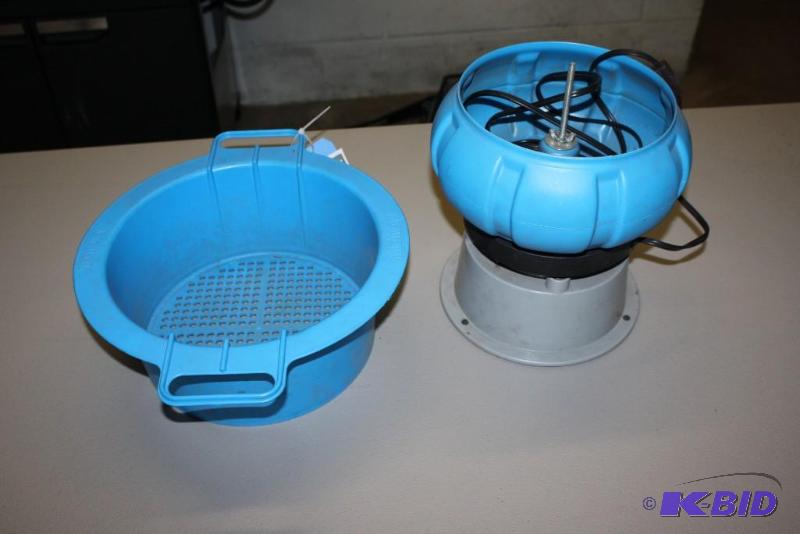 lot 584 image: Midway Case Tumbler Model 1292 8" x 8&...