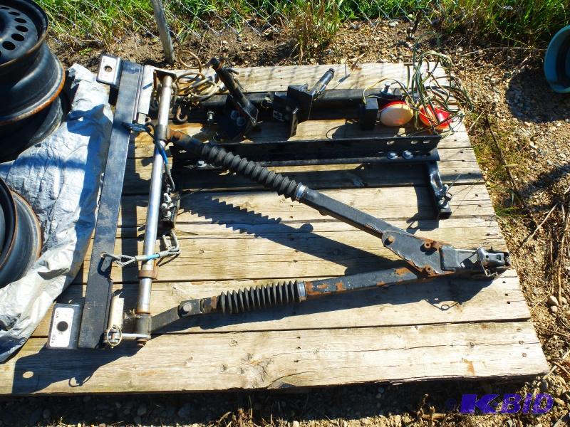 lot 7 image: Vehicle transportation hitch Hitch mounts in...