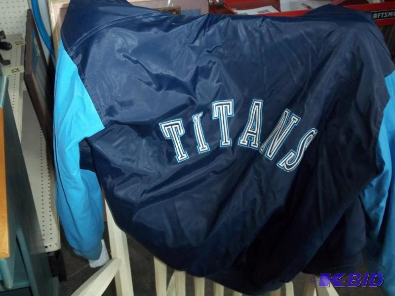 lot 108 image: Titans Jacket with hood size large...