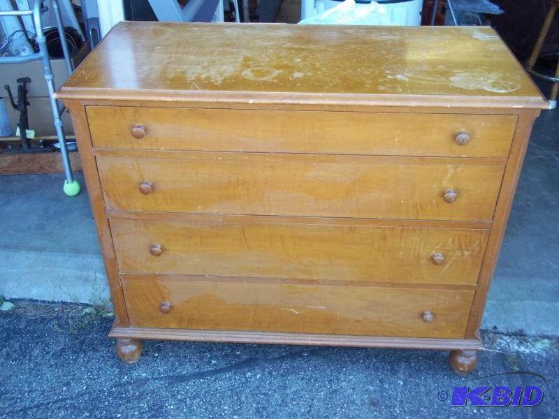lot 11 image: 4 drawer dresser...