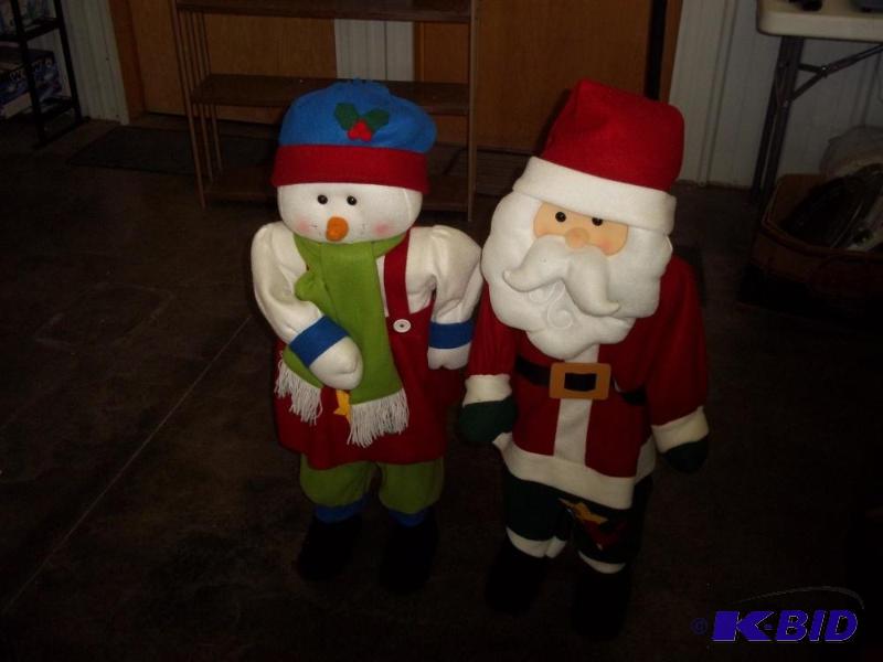 lot 117 image: Christmas Figurines...