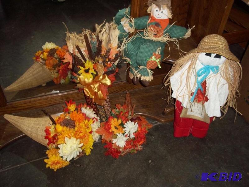 lot 122 image: Fall Decor...