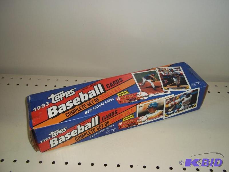 lot 130 image: 1992 Topps Baseball Cards Complete Set Unopen...