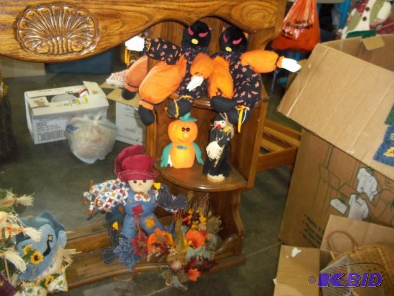 lot 144 image: Fall and Halloween Decor...