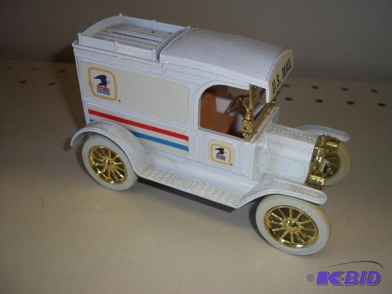 lot 167 image: ERTL Toys Ford 1913 Model T Delivery Bank wit...