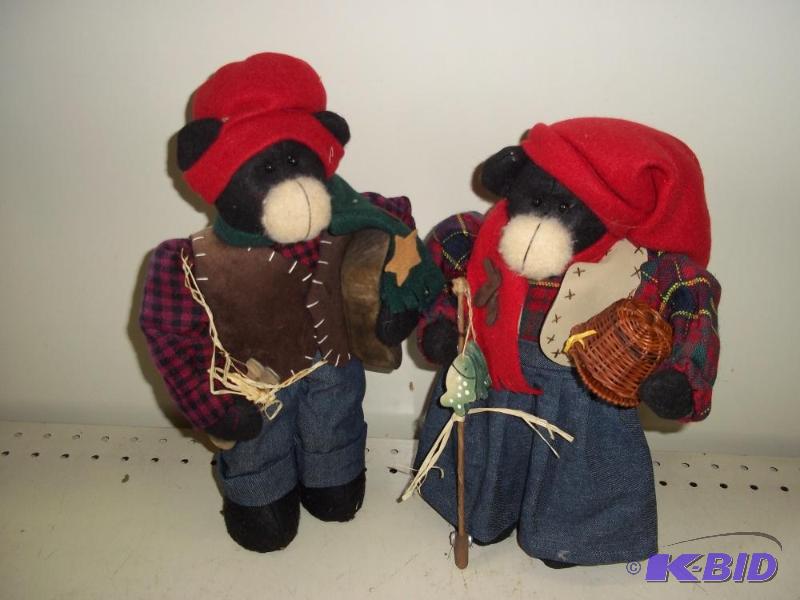 lot 179 image: Mr and Mrs Santa Bear...